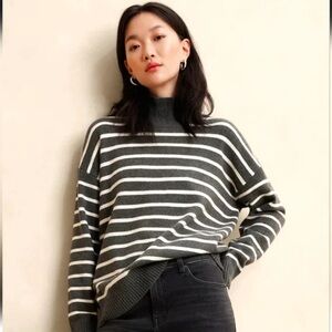 NWOT Banana Republic Perfectly Soft Oversized Turtleneck Sweater- Charcoal/White